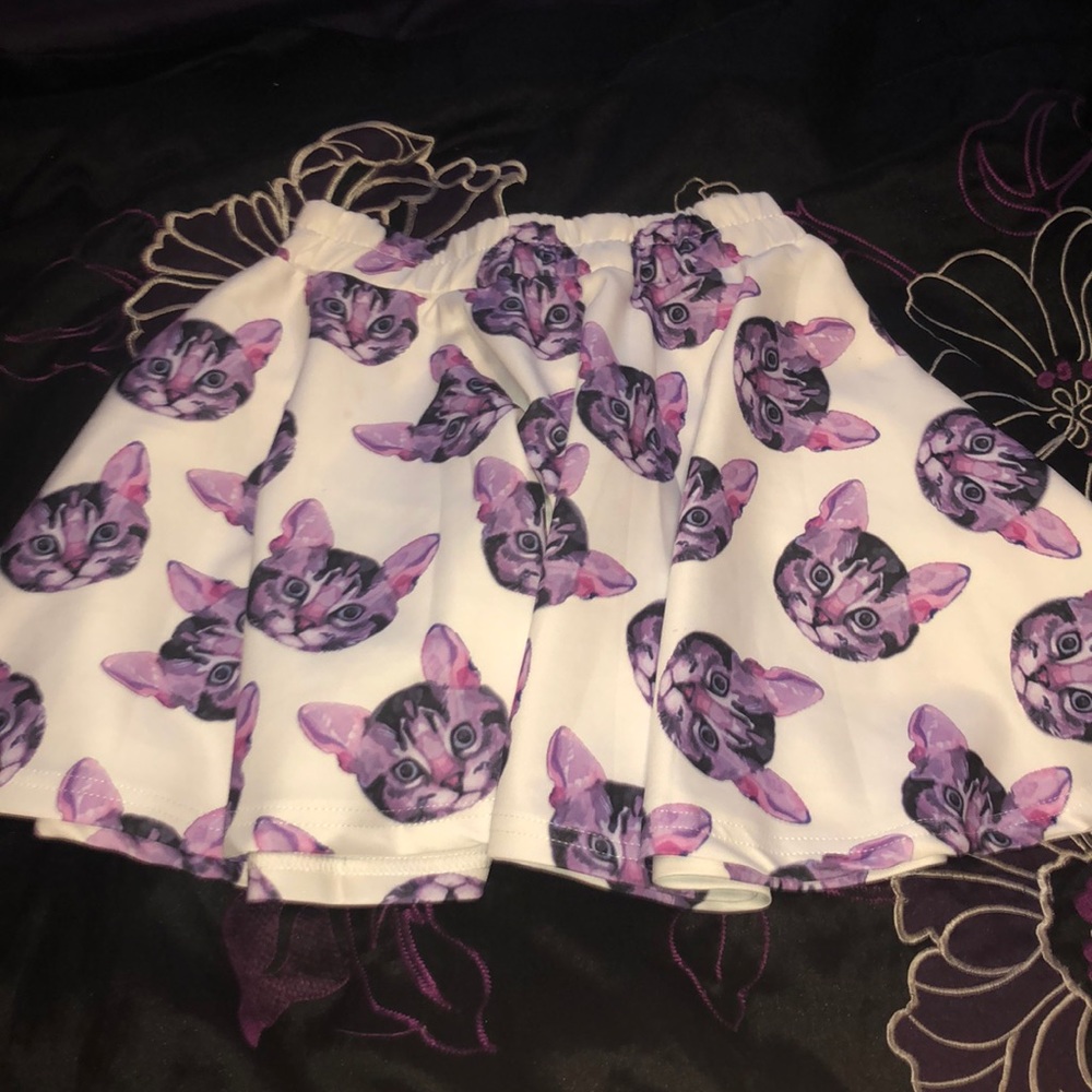 Skirt with cats on it